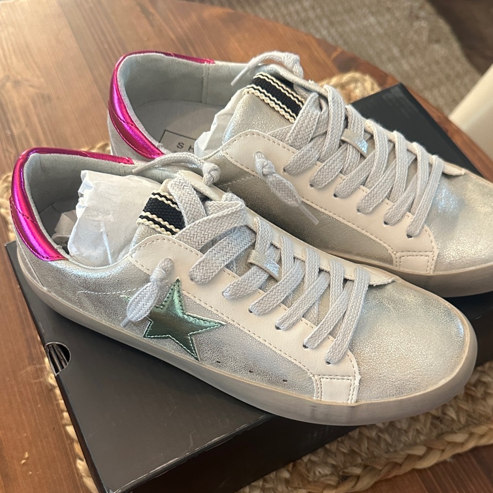 ShuShop Silver and Pink Star Sneakers